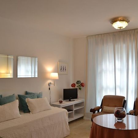 Apartamento Carlos Canal Севиля Екстериор снимка