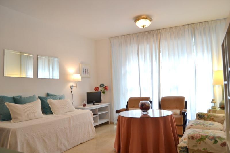 Apartamento Carlos Canal Севиля Екстериор снимка